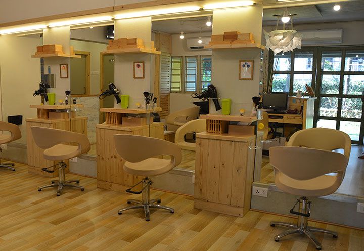 Experience Luxury and Personalized Beauty Services at Kromakay Salon Juhu Mumbai